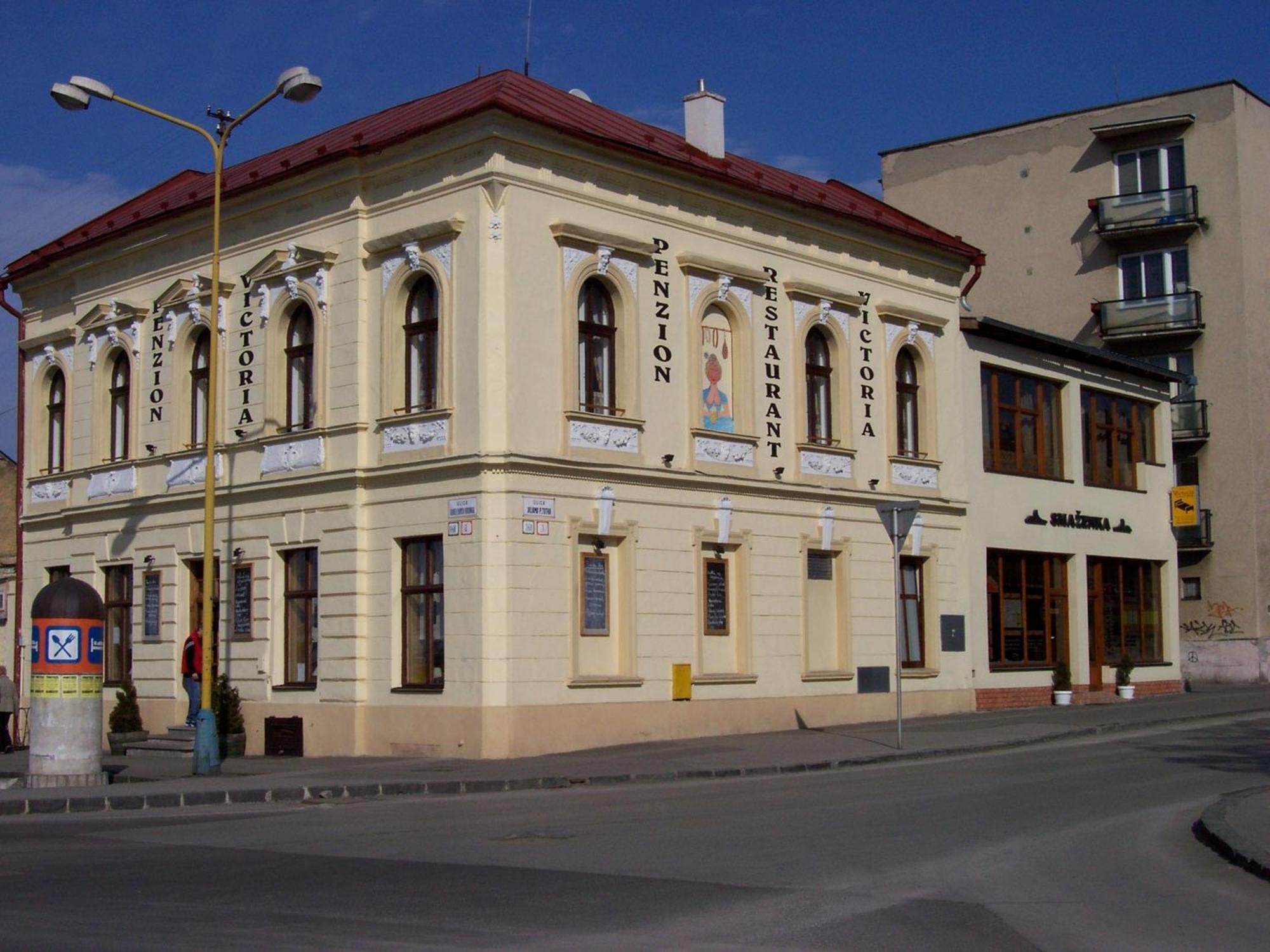 Victoria - Penzion & Restaurant Zvolen Extérieur photo
