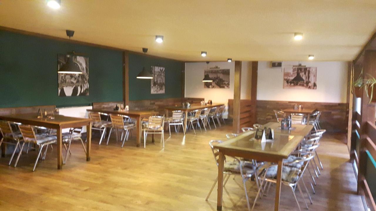 Victoria - Penzion & Restaurant Zvolen Extérieur photo