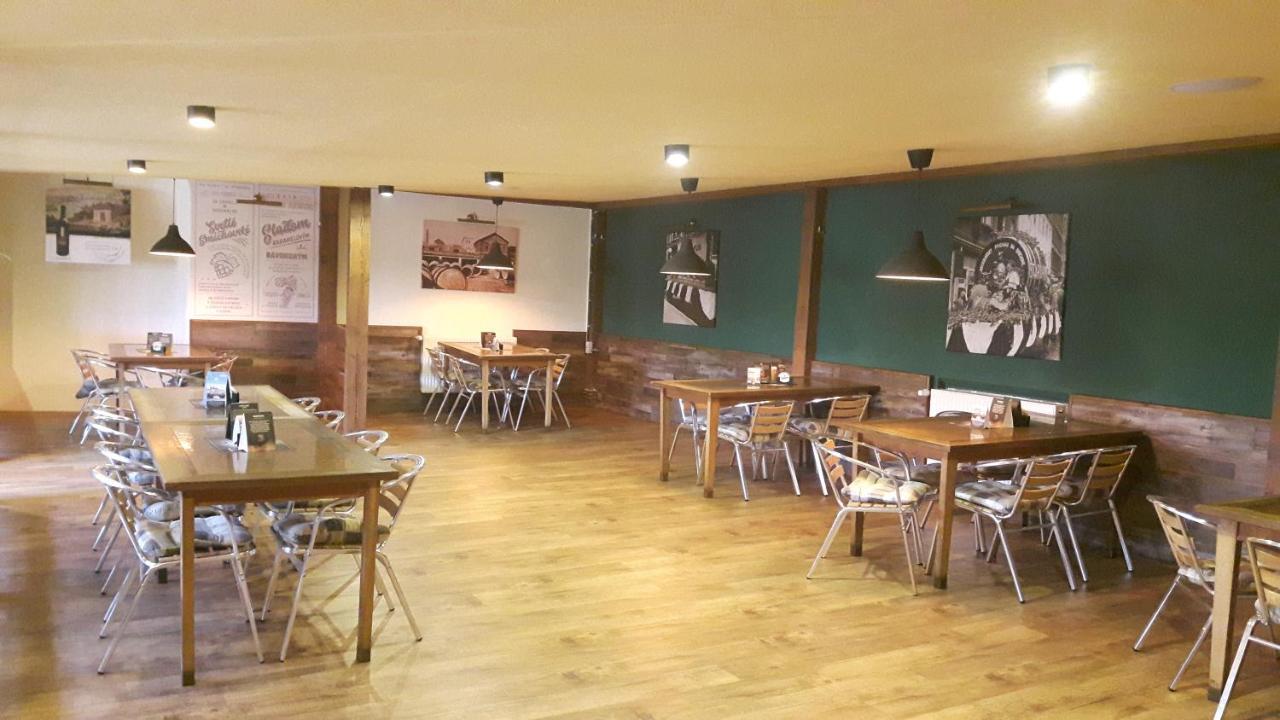 Victoria - Penzion & Restaurant Zvolen Extérieur photo