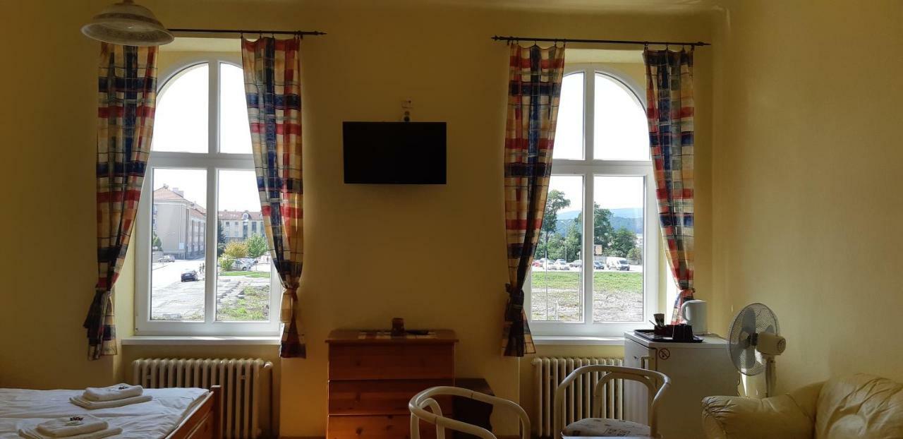 Victoria - Penzion & Restaurant Zvolen Extérieur photo