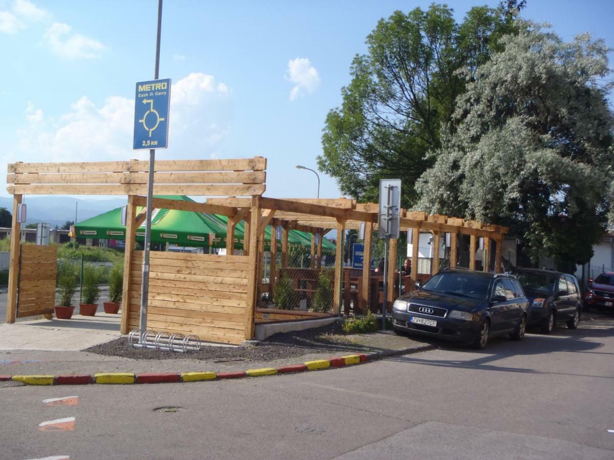 Victoria - Penzion & Restaurant Zvolen Extérieur photo