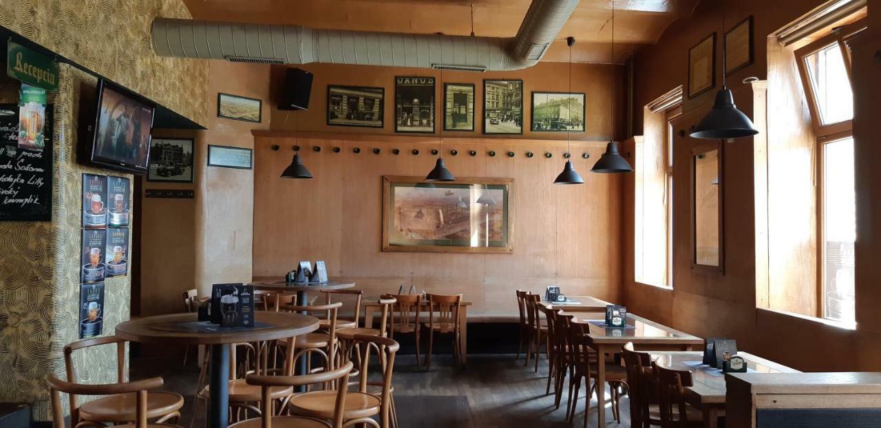 Victoria - Penzion & Restaurant Zvolen Extérieur photo