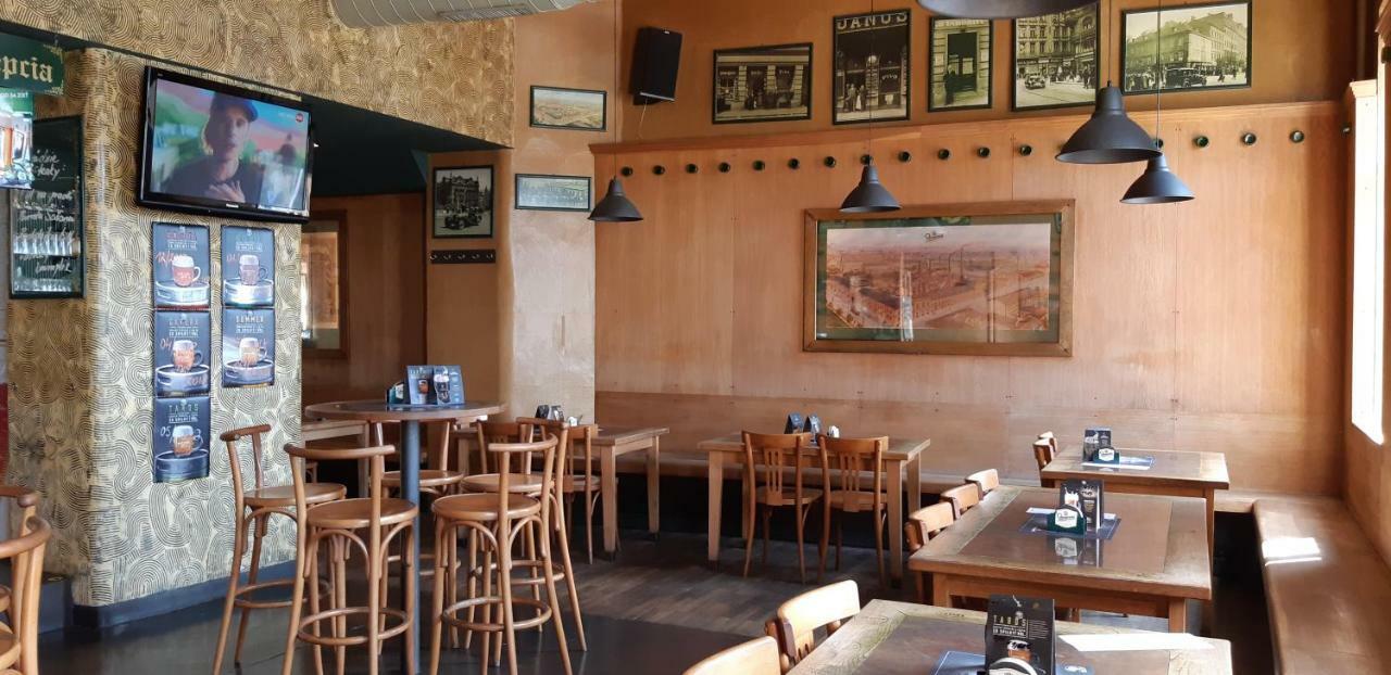Victoria - Penzion & Restaurant Zvolen Extérieur photo